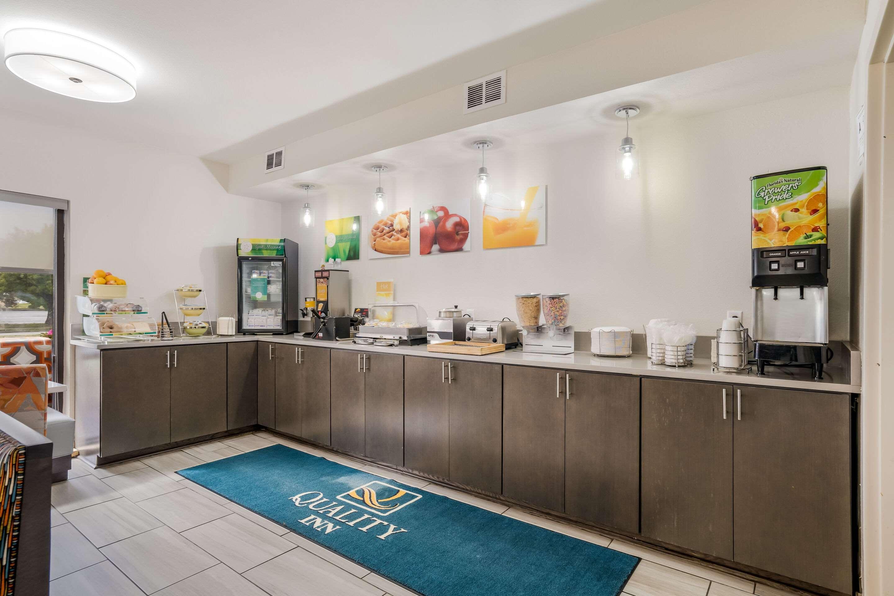 Quality Inn Jacksonville Near Camp Lejeune Exterior photo